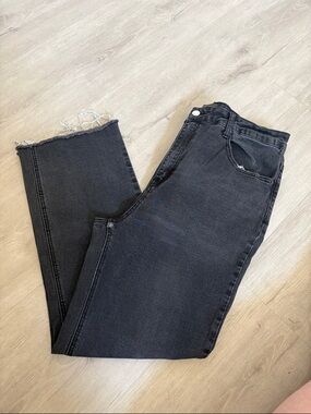 Women's Straight Leg Jeans in Washed Black